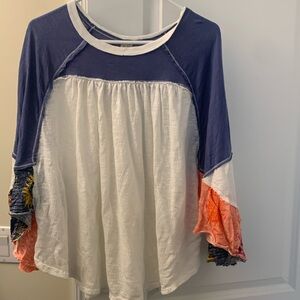 NWOT We the Free Large top with flair arms